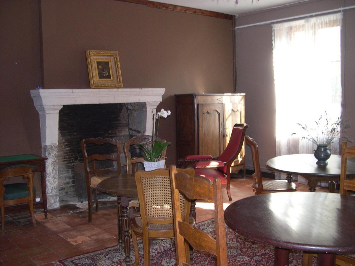 L'Ancien Prieure Acomodação com café da manhã Saint-Jean-de-la-Motte Exterior foto